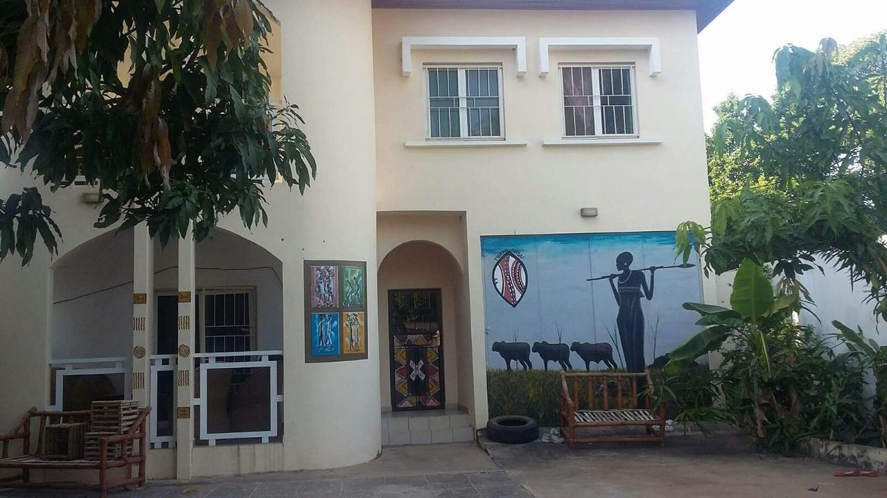 Sarawally Guesthouse Ampaya Exterior photo